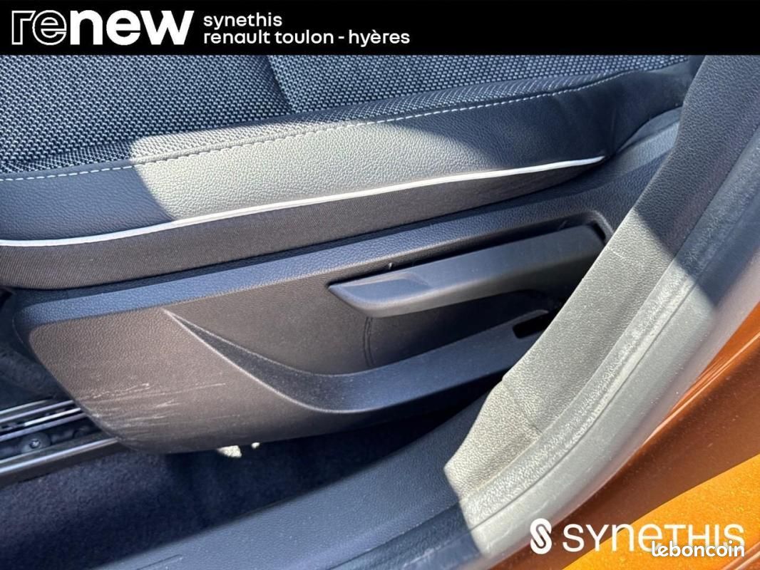 Renault Captur E-Tech 145 - 21 Intens (image 18)
