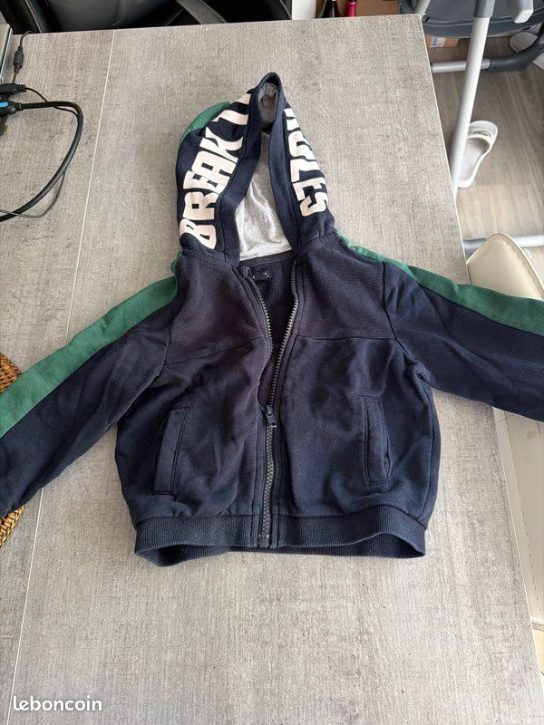 Sweat à capuche bleu et vert taille 3 ans (image 1)