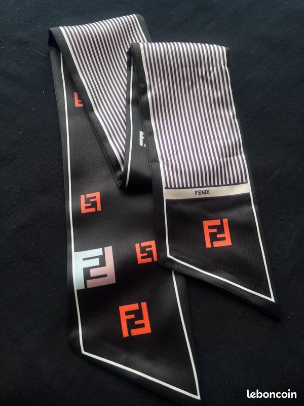 Foulard (image 1)