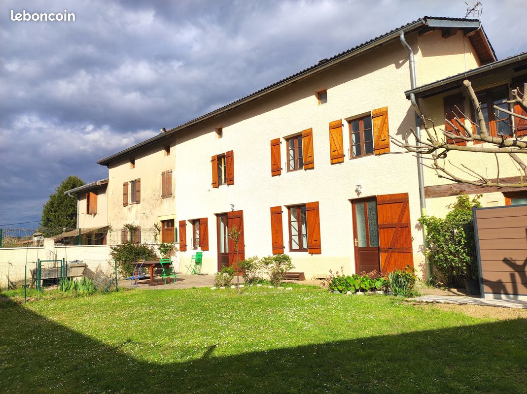 Maison 9 pièces 144 m² · à Vaulx-Milieu · 144 m² · 360 000 €