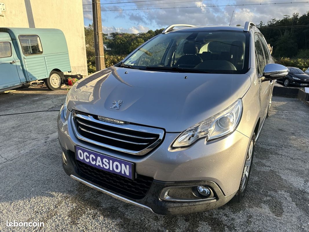 Peugeot 2008 1.2 PURETECH ALLURE (image 2)