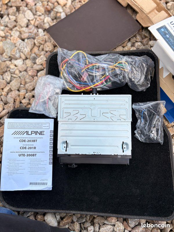 Alpine UTE-200BT Autoradio Bluetooth USB 4x50W
