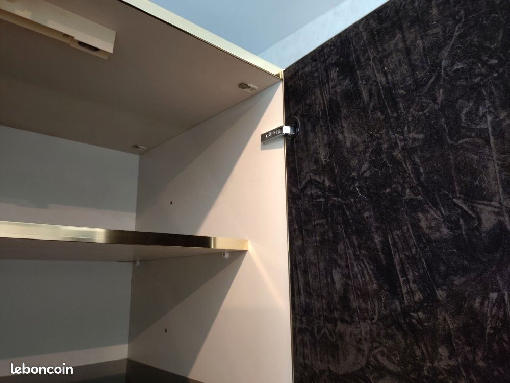 Armoire vitres fumées 4 portes (image 6)