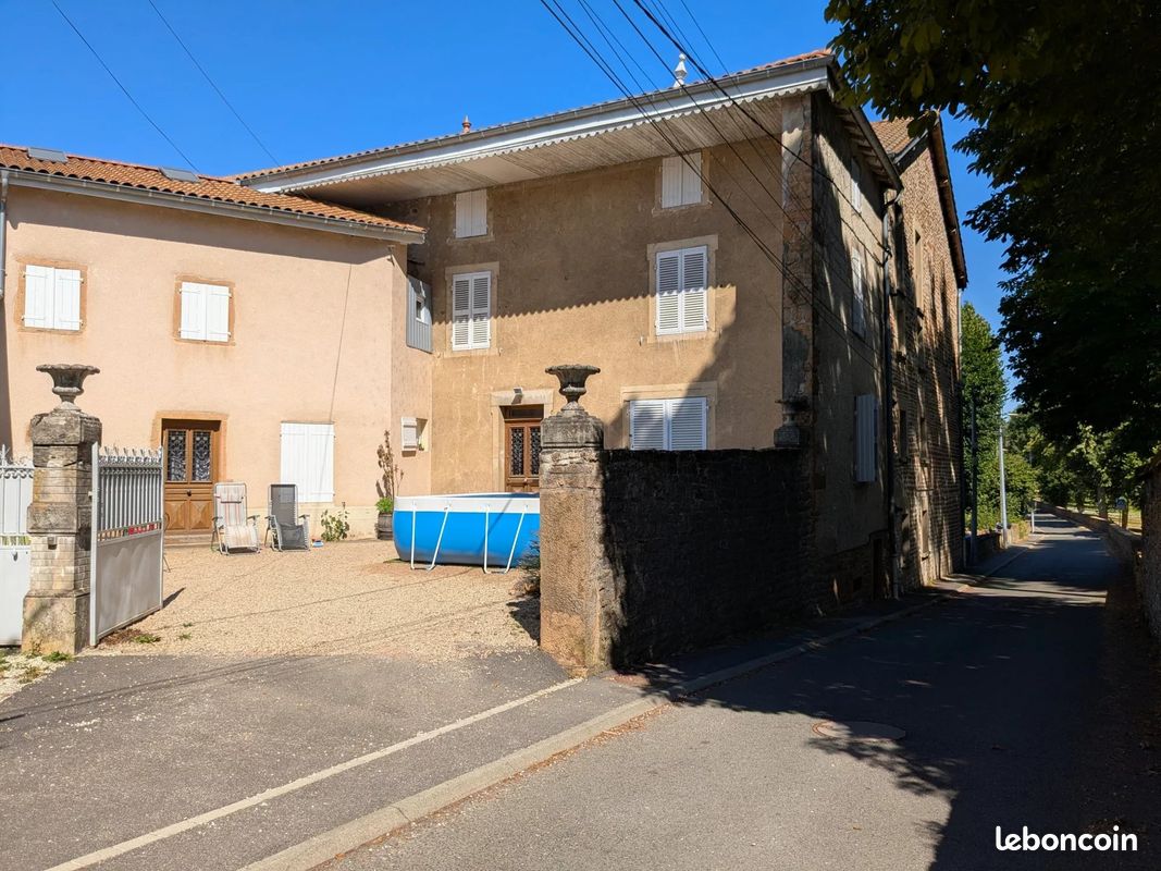 Maison 9 pièces 225 m² · à Hurigny · 225 m² · 395 000 €