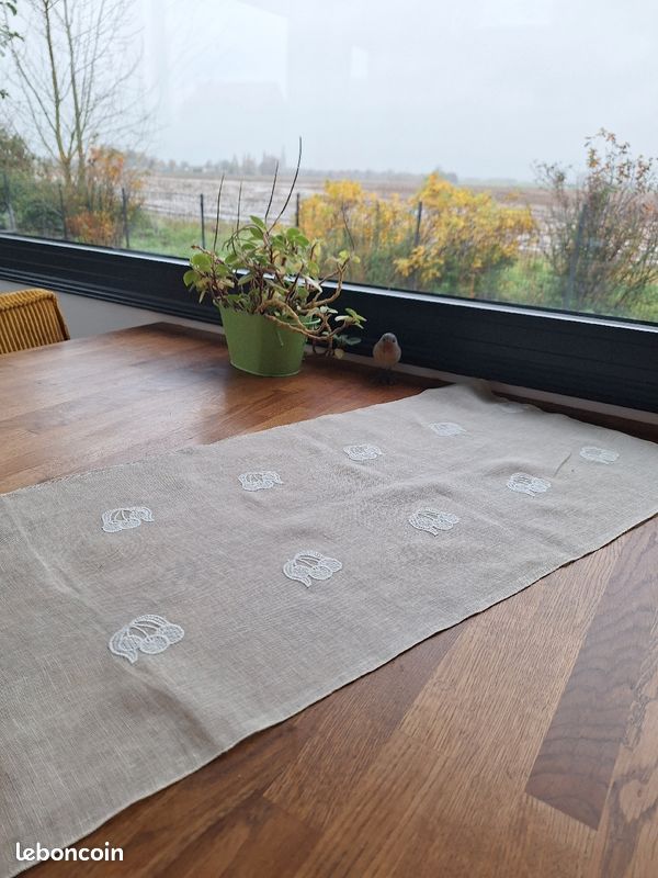 Chemin de table en voile de lin (image 2)