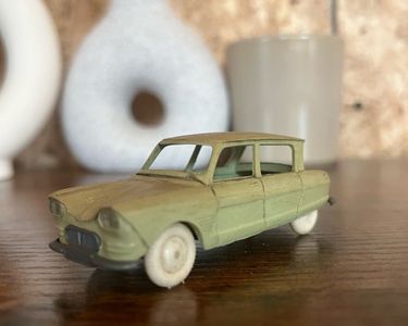 Minialuxe Citroën Ami 6 en plastique 1/43
