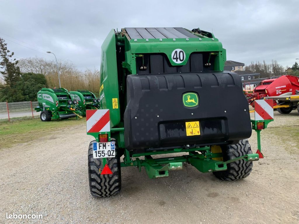 John Deere 451M (image 16)