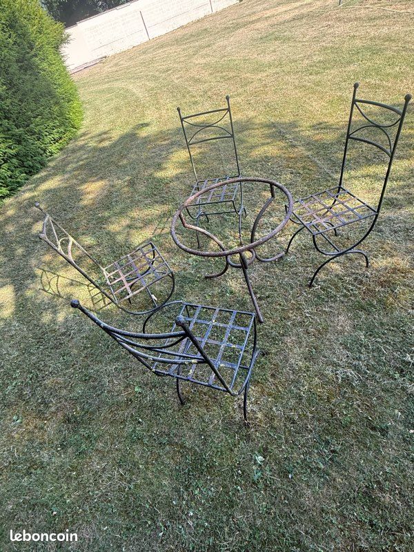 4 chaises et table fer forgé à vendre (image 2)