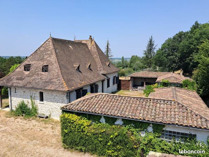 Maison 8 pièces 260 m² · à Thénac · 260 m² · 389 600 €