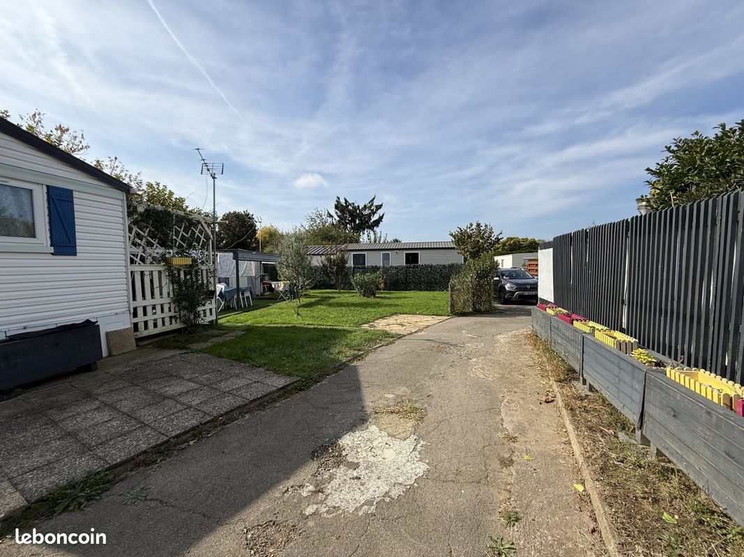 Terrain 345 m² · à Massieux · 345 m² · 90 000 €