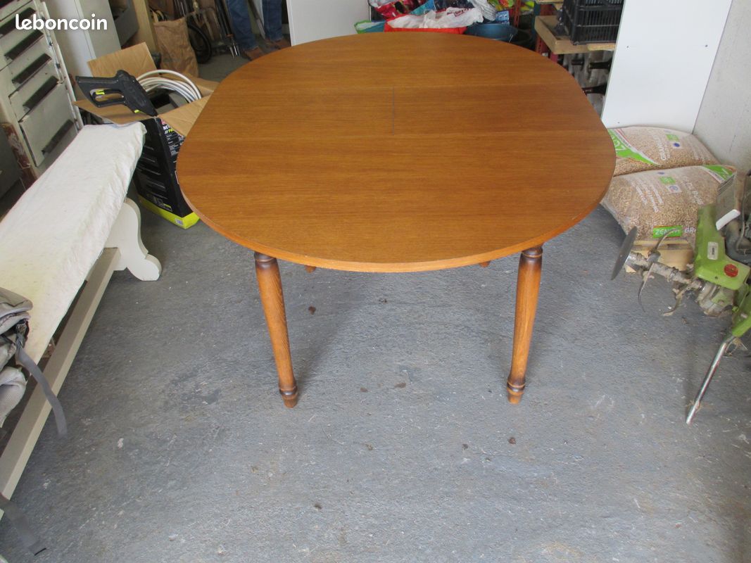 Table de salle à manger en bois (image 1)