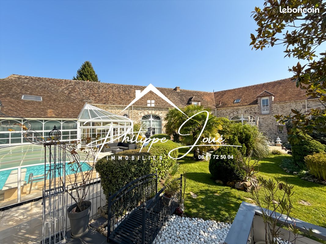 Maison 18 pièces 1100 m² · à Égreville · 1 100 m² · 1 190 000 €
