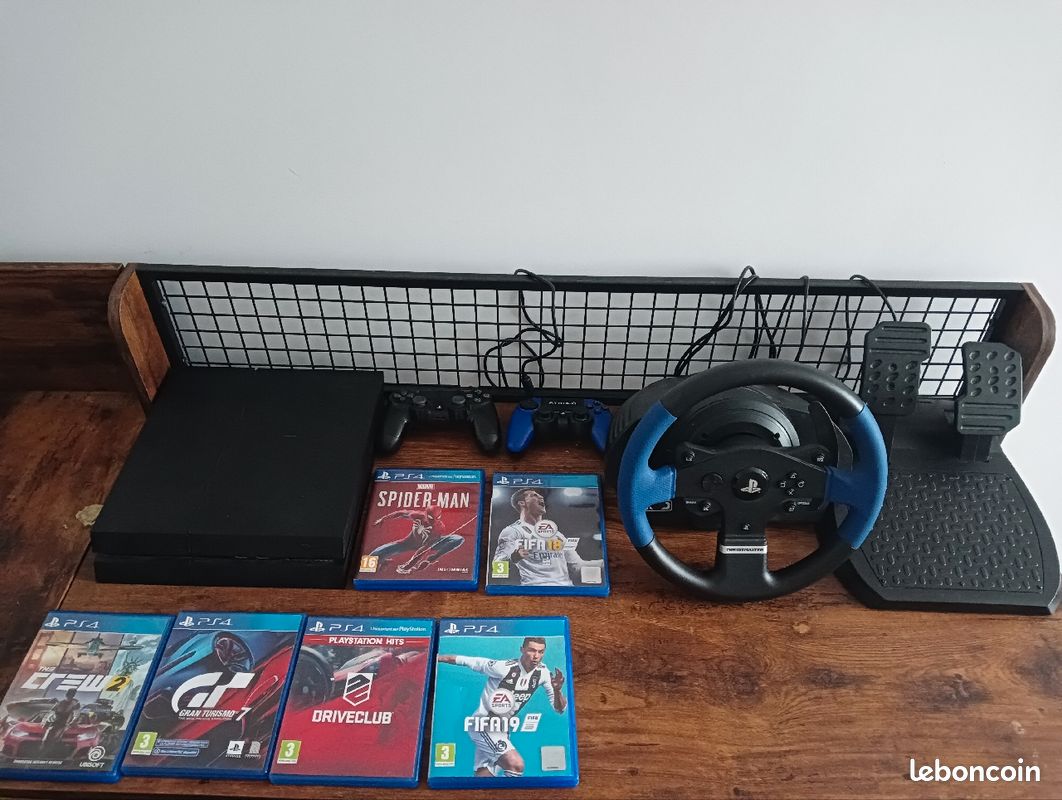PS4 avec deux manettes 6 jeux . Un volant et des pédales PS3/4/5 thrustmaster 150 (image 1)