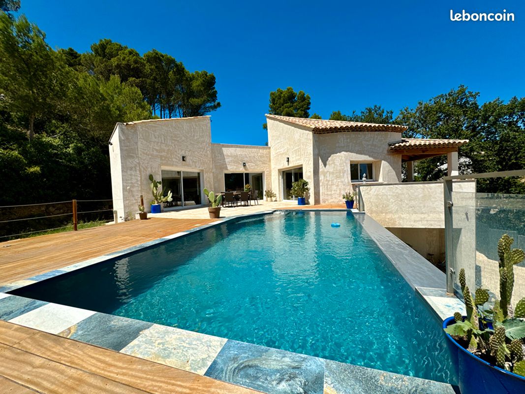 Maison 6 pièces 300 m² · à Laudun-l'Ardoise · 300 m² · 599 000 €