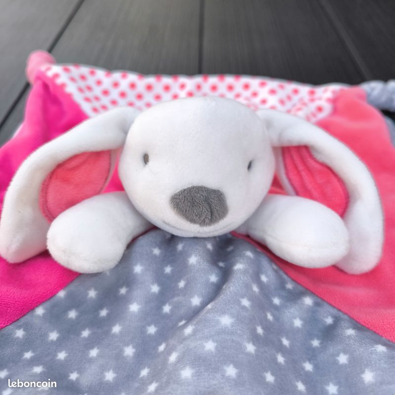 Doudou Plat lapin Chein Blanc Carré Rose Pois Gris Étoiles.
Okaïdi
Obaibi (image 3)