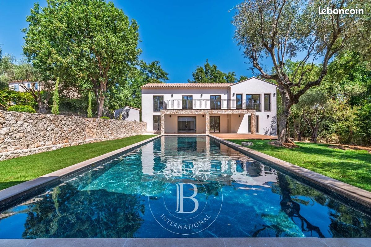 Maison 7 pièces 239 m² · à Châteauneuf-Grasse · 239 m² · 2 450 000 €