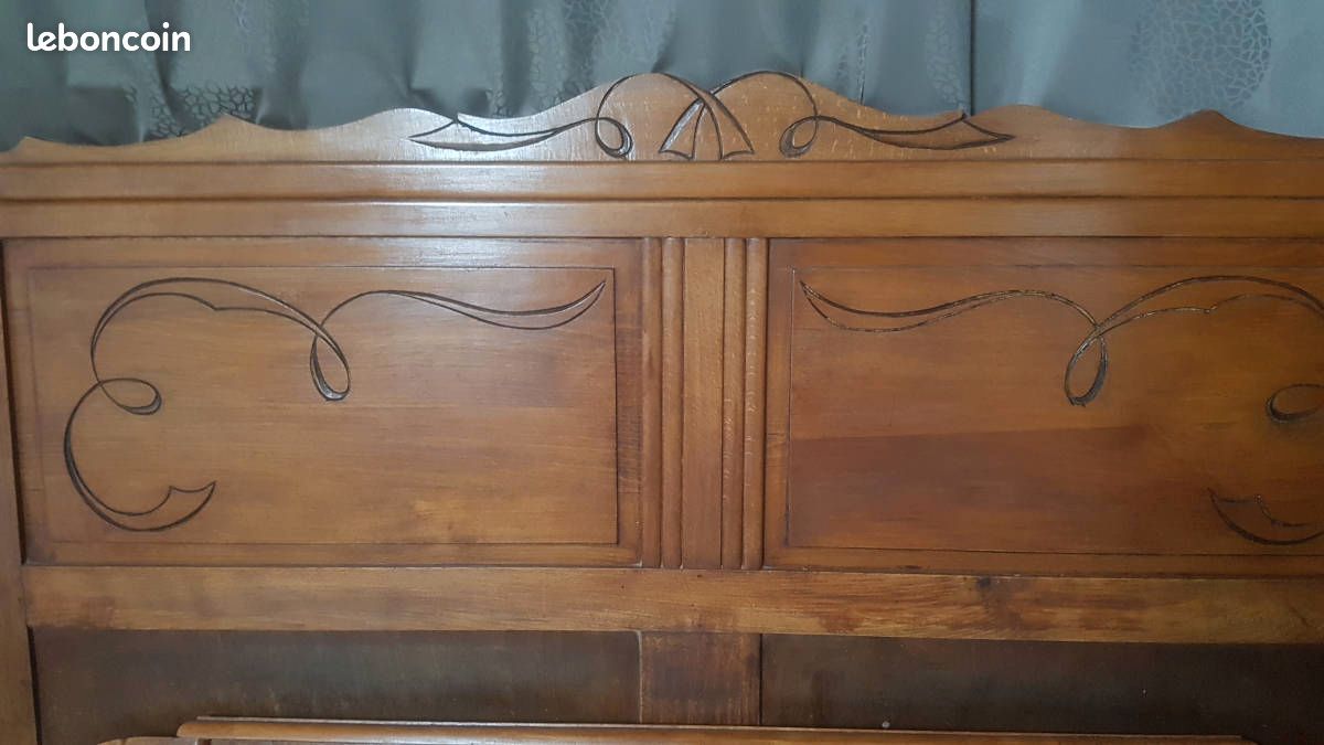 Lit ancien en bois massif (image 4)
