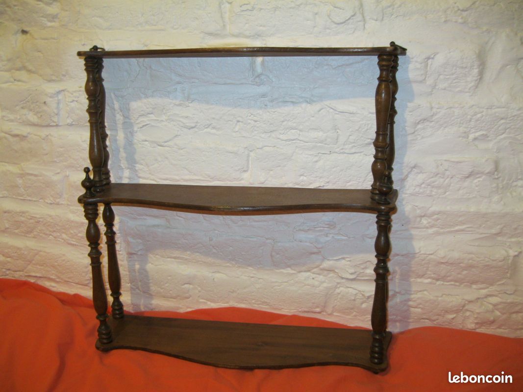 Petite étagère en noyer (image 1)