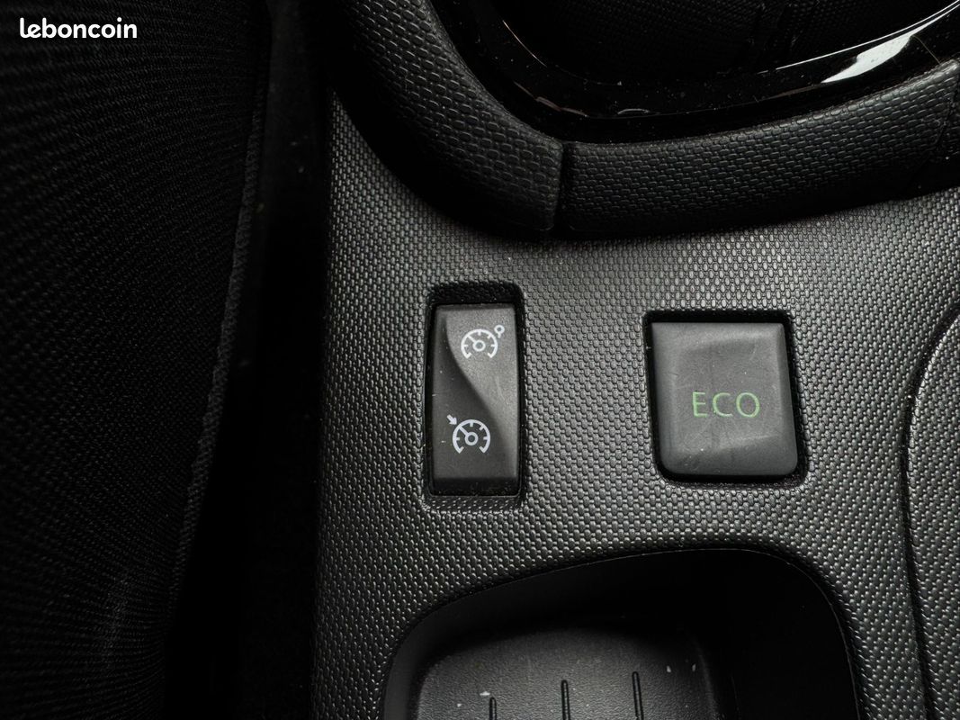 RENAULT CLIO IV dCi 90 eco2 - VÉHICULE CONTROLÉ/GARANTI (image 20)