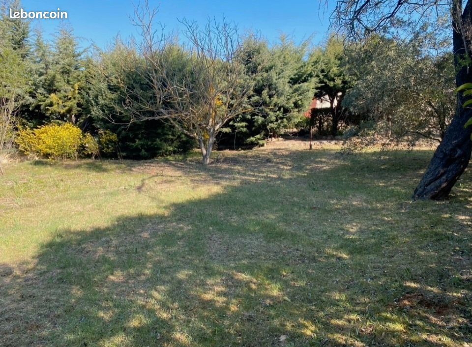 Terrain 2122 m² · à Saint-Maximin-la-Sainte-Baume · 180 000 €