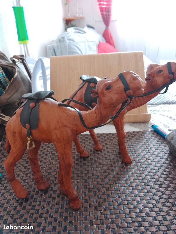 2chameaux en cuir (image 1)