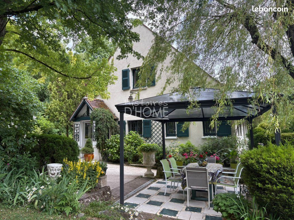 Maison 7 pièces 250 m² · à Villeneuve-sur-Bellot · 250 m² · 403 000 €