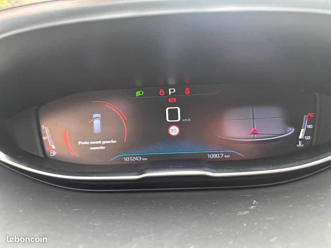 PEUGEOT 5008 PureTech 130ch SS EAT8 Active (image 14)