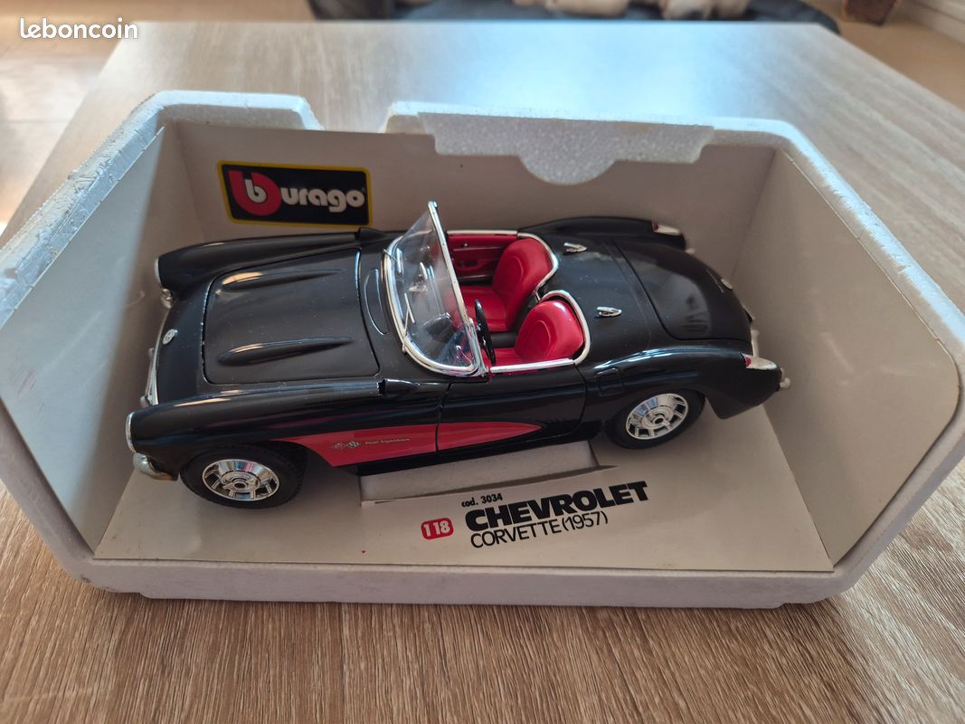 Chevrolet Corvette (1957) rouge Bburago 1:18 - Modélisme