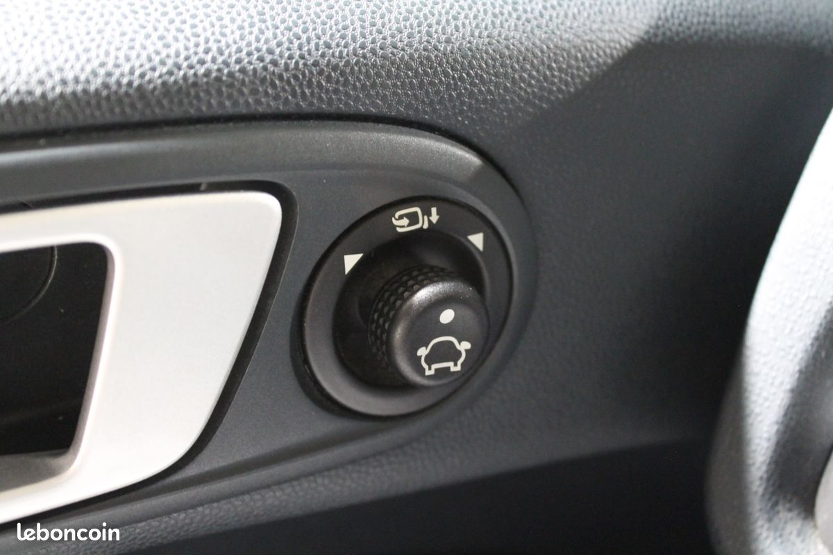 FORD FIESTA 1.6 TIVCT 120 TITANIUm (image 14)