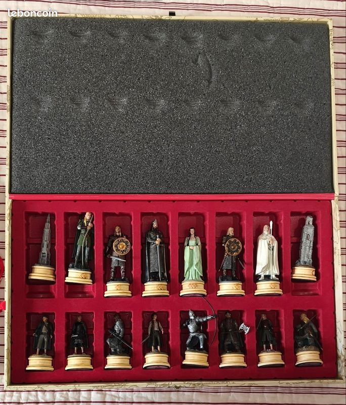 Jeux collector d'échec, seigneur des anneaux au complet neuf (image 4)