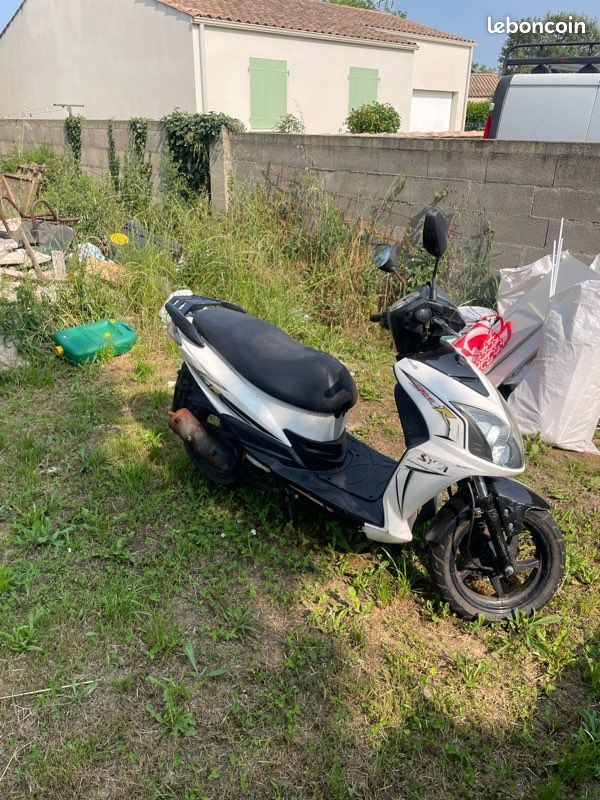 Moto Jet Scooter Sym Jet 4r 50cc Sym Jet 4r 2t Sym Jet 4R 125 (NOVÁ,