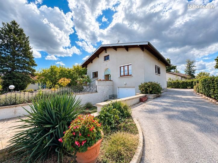 Maison 4 pièces 120 m² · à Polliat · 120 m² · 340 000 €