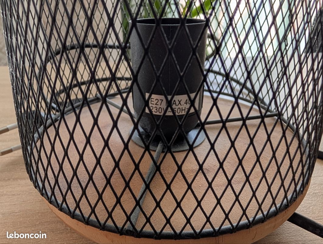 2 lampes, coloris noir et bois, très bon état (image 4)
