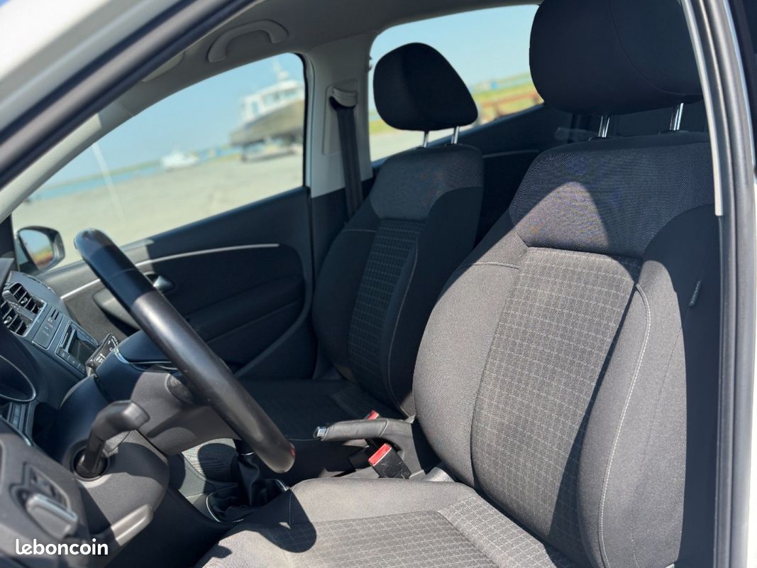 VOLKSWAGEN POLO 1.2 TSI 90 BMT Confortline (image 10)