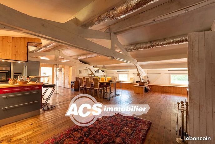 Studio 3 pièces 167 m²