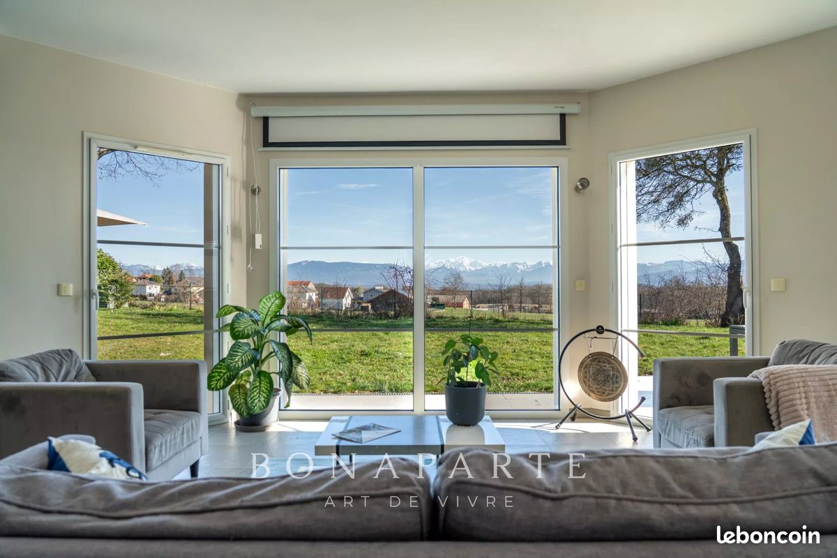 Maison 6 pièces 242 m² · à Cessy · 242 m² · 1 045 000 €