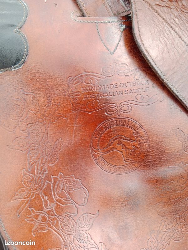 VOULEZ VENDRE Stock australien selle en cuir tan dans des selles de cheval usiné
