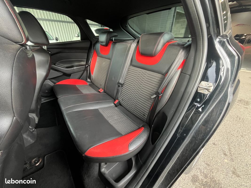 FORD FOCUS ST 2.0 SCTi 250 CV EcoBoost + SIÈGES CHAUFFANTS RECARO + BLUETOOTH + RADAR DE RECUL (image 12)