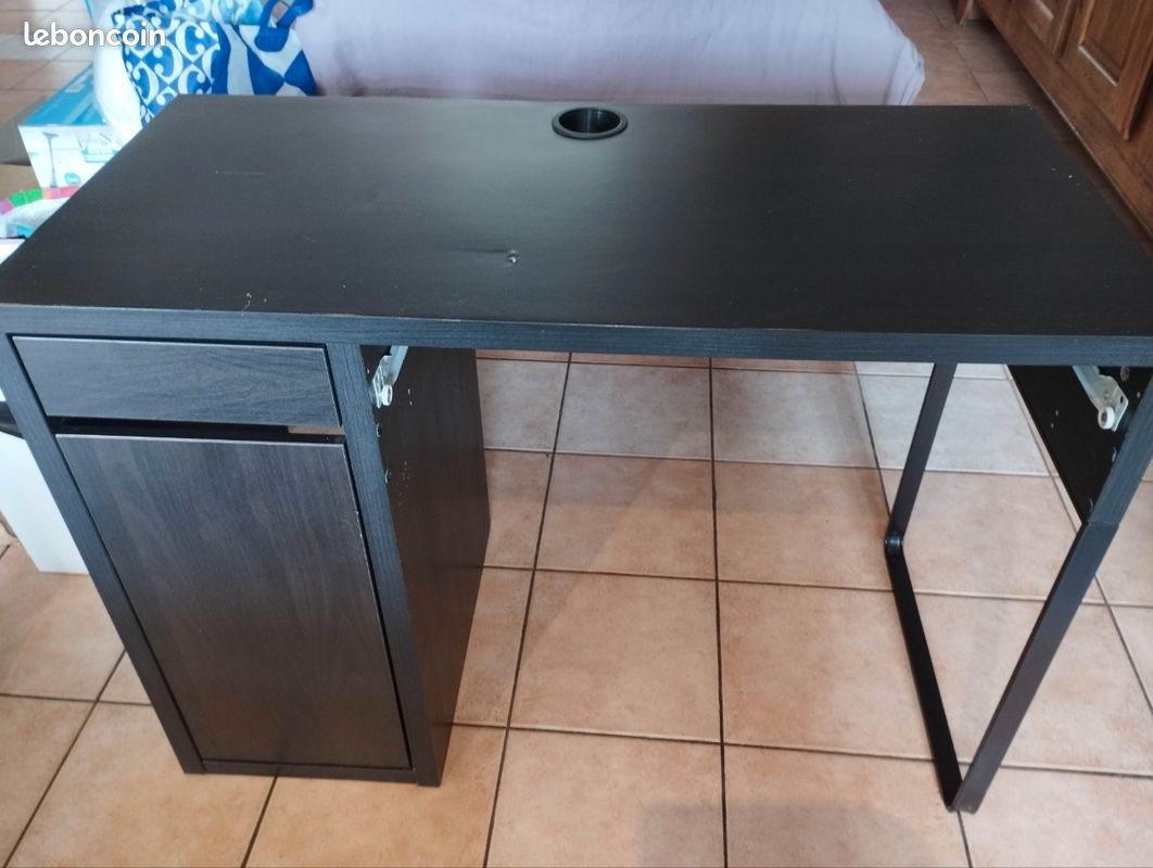 Vente ou échange - Bureau Micke Ikea état satisfaisant (image 1)