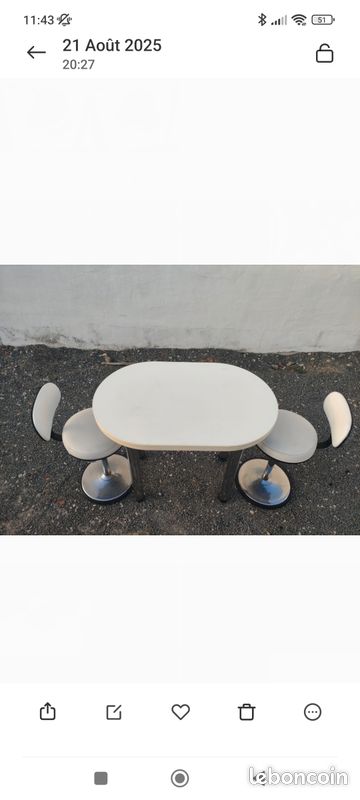Petite table et ses 2 sieges (image 2)