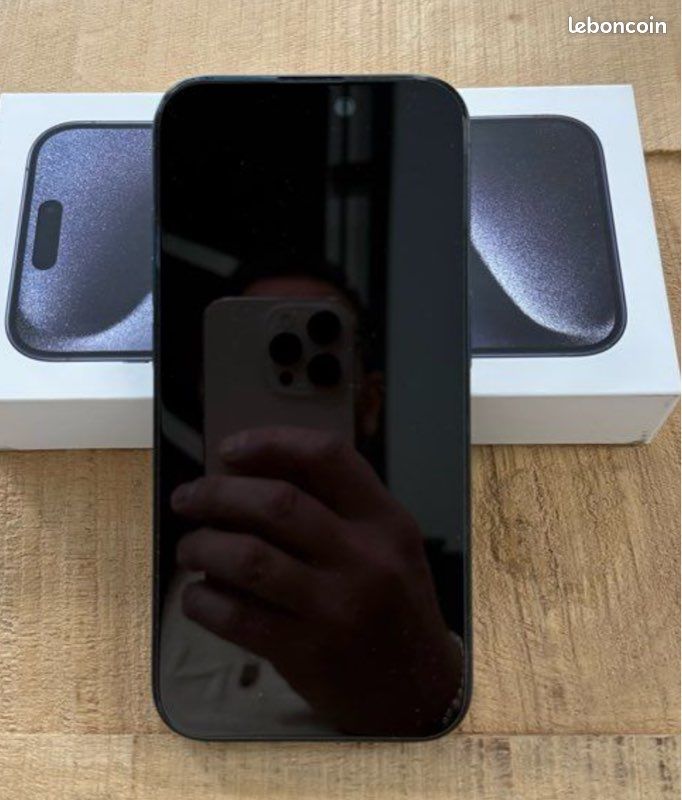 IPhone 15 Pro 256GB Noir titane comme neuf encore garanti (image 1)