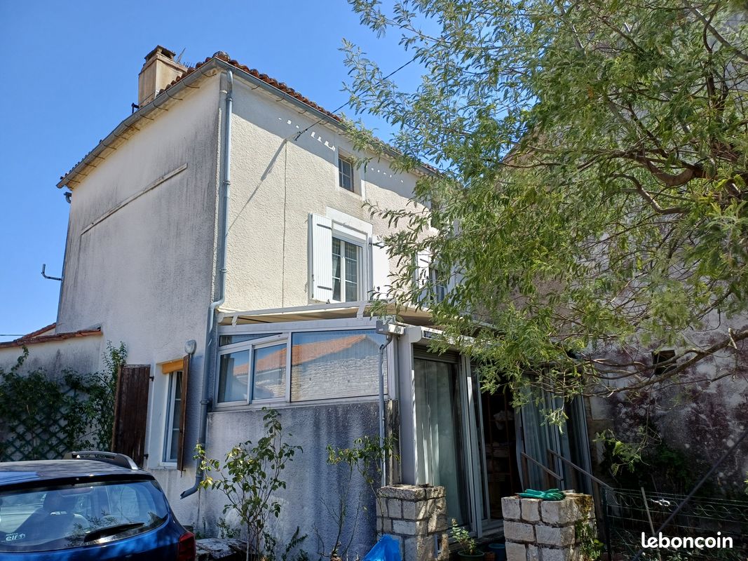 Maison 6 pièces 150 m² · à Mansle-les-Fontaines · 150 m² · 95 000 €