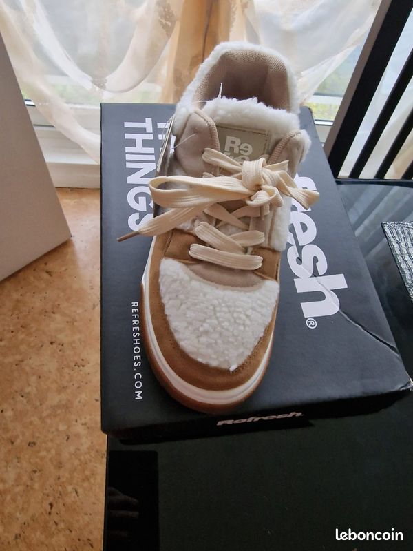 Sneakers (image 2)