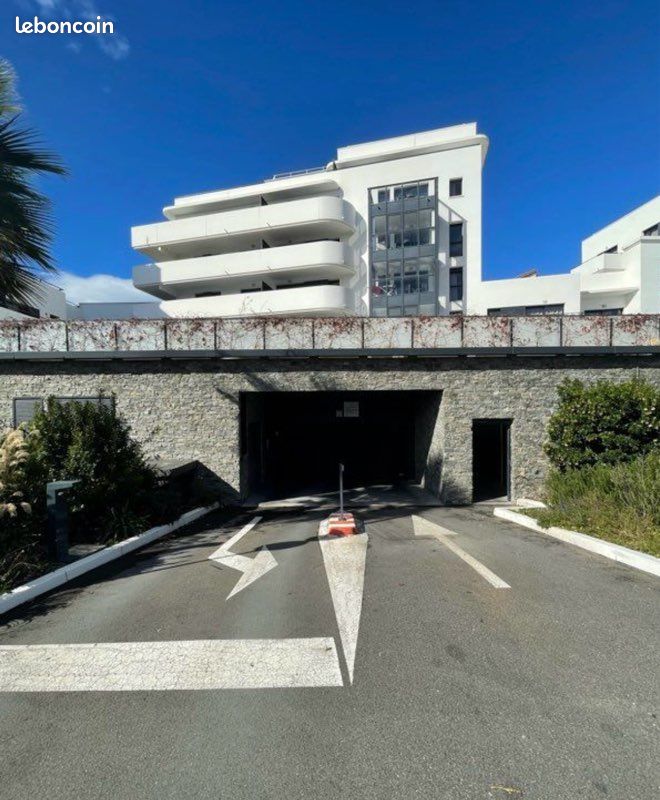 Garage neuf Biarritz · 59 000 €