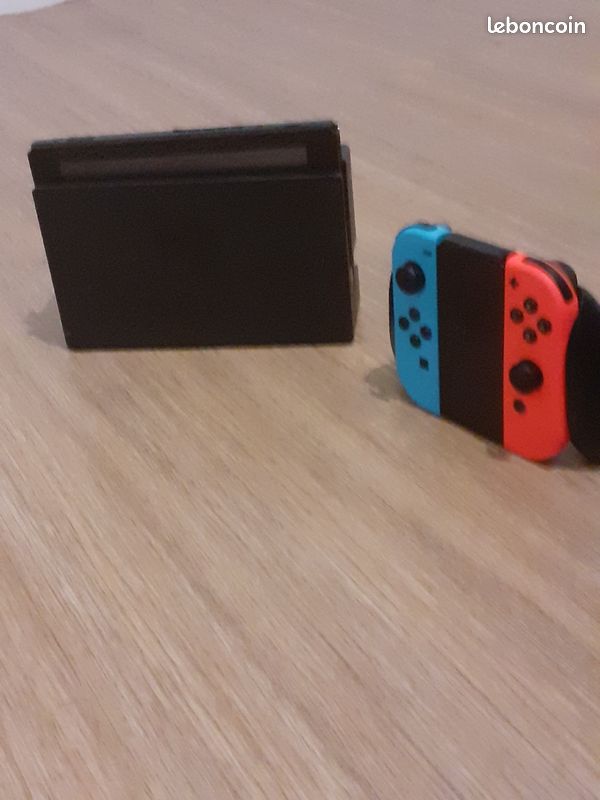 Nintendo Switch (image 4)