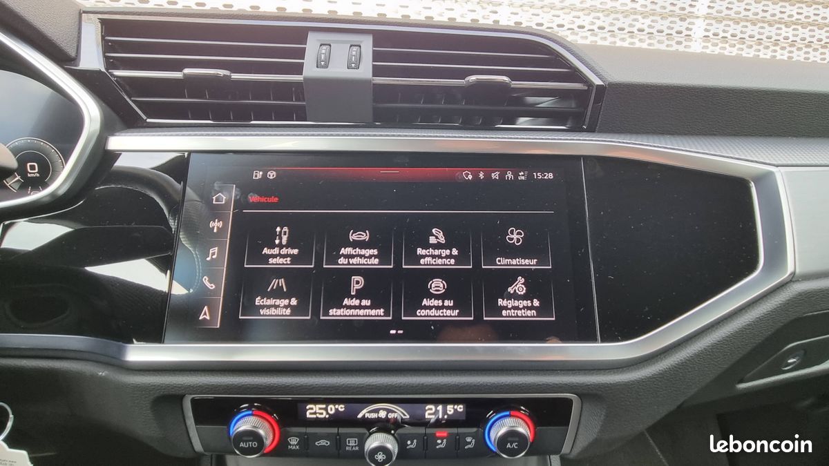 AUDI Q3 45 TFSIe 245 ch S tronic 6 S line (image 24)