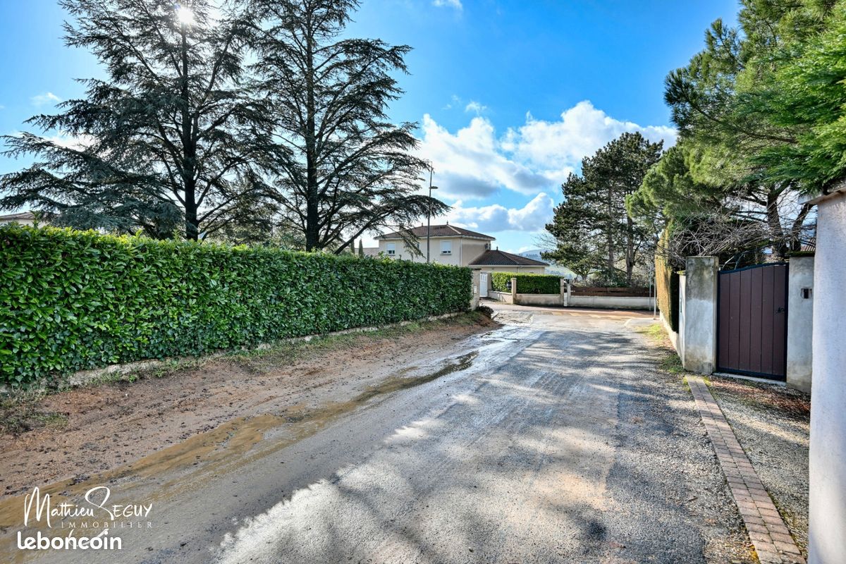 Terrain 419 m² Pollionnay · 210 000 €