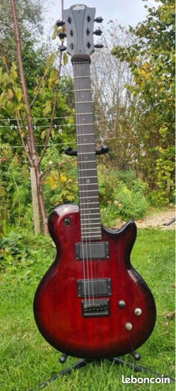 Guitare LAG (image 1)