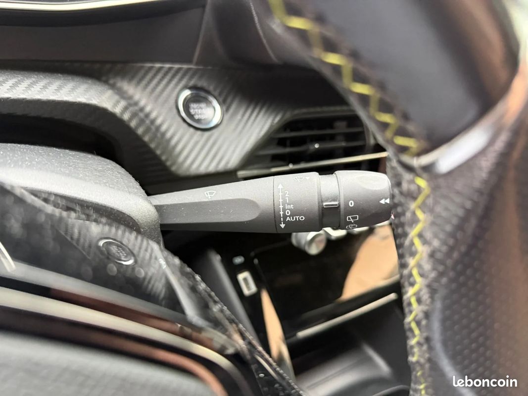 PEUGEOT 208 BlueHDi 100 S&S BVM6 GT (image 32)