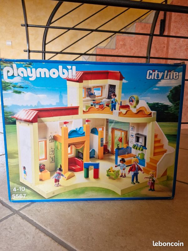 Playmobil garderie + crèche + voiture de ville (image 1)
